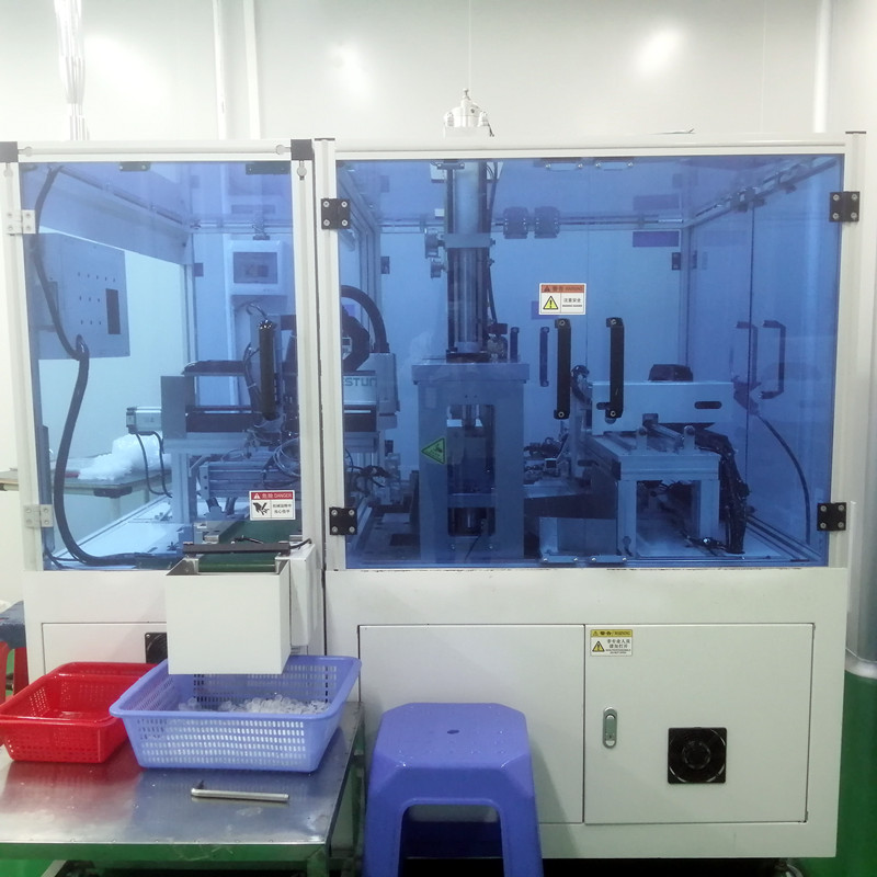 太阳集团硅胶阀自动冲切机器 (2)_副本